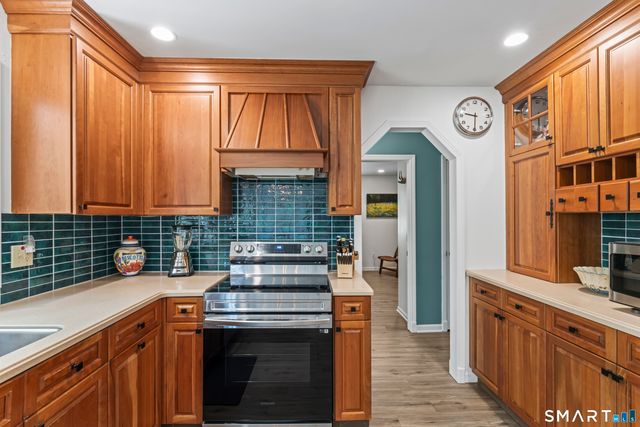 7 Arapaho Road, Brookfield, CT 06804