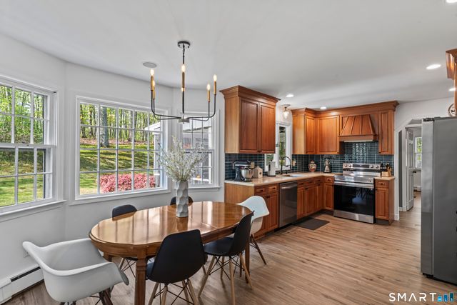 7 Arapaho Road, Brookfield, CT 06804