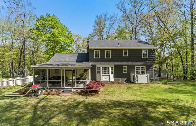 7 Arapaho Road, Brookfield, CT 06804