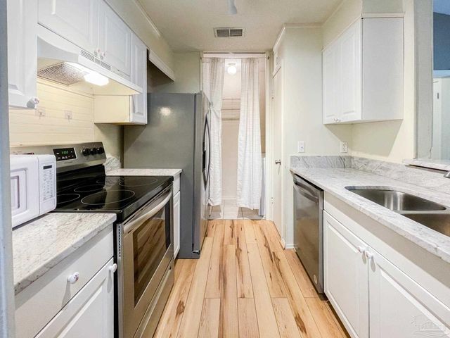 601 E Burgess E4, Pensacola, FL 32504