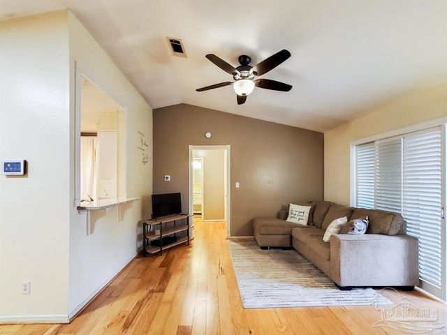 601 E Burgess E4, Pensacola, FL 32504