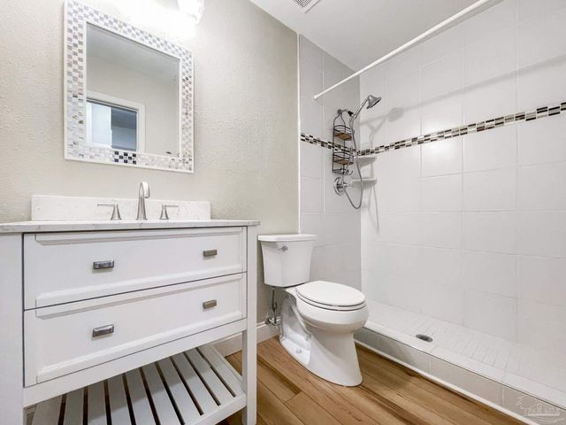 601 E Burgess E4, Pensacola, FL 32504