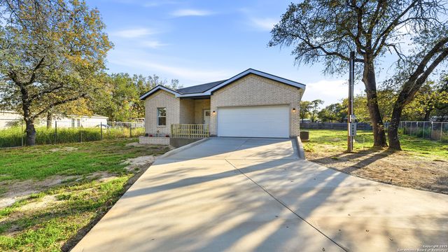 4606 Lee Way, Elmendorf, TX 78112