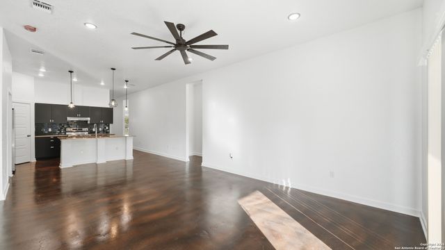 4606 Lee Way, Elmendorf, TX 78112