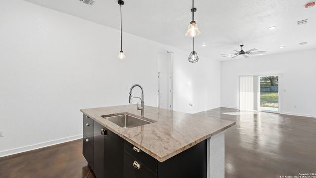 4606 Lee Way, Elmendorf, TX 78112