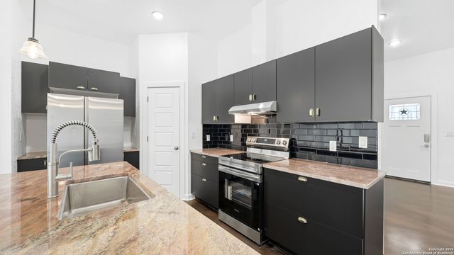 4606 Lee Way, Elmendorf, TX 78112