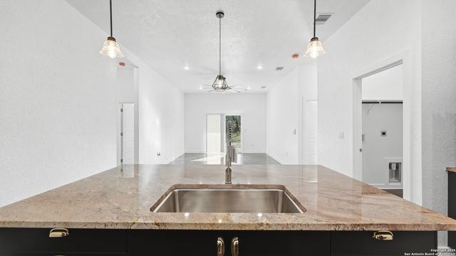 4606 Lee Way, Elmendorf, TX 78112