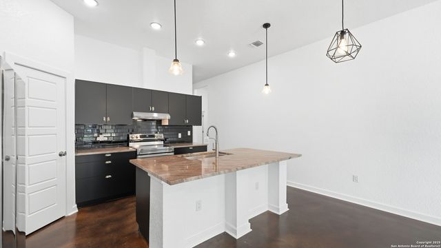 4606 Lee Way, Elmendorf, TX 78112