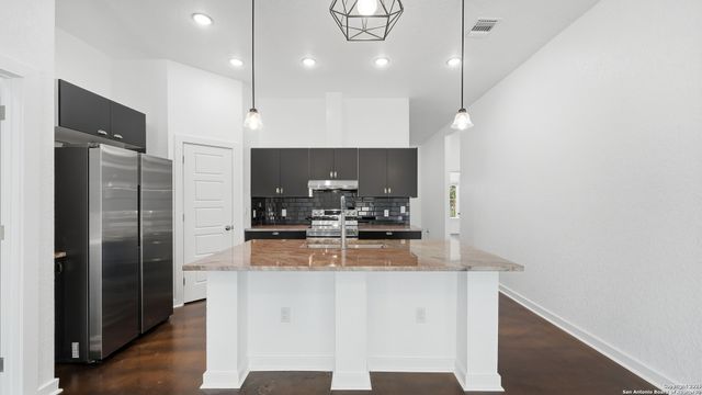 4606 Lee Way, Elmendorf, TX 78112