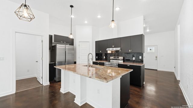 4606 Lee Way, Elmendorf, TX 78112