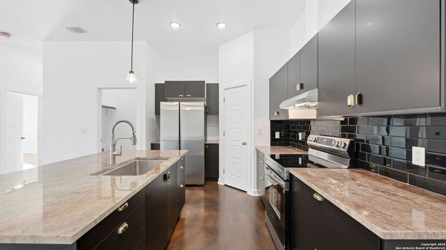 4606 Lee Way, Elmendorf, TX 78112