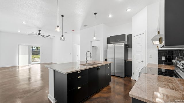 4606 Lee Way, Elmendorf, TX 78112