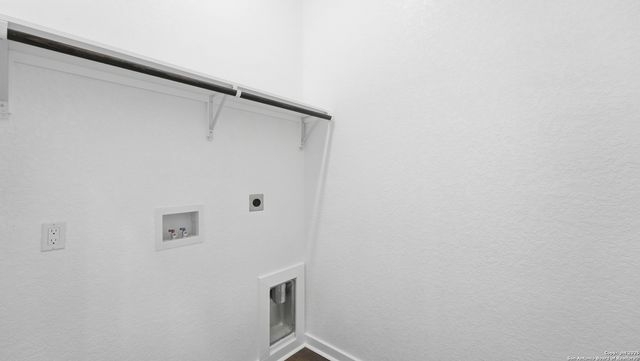 4606 Lee Way, Elmendorf, TX 78112