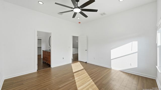 4606 Lee Way, Elmendorf, TX 78112