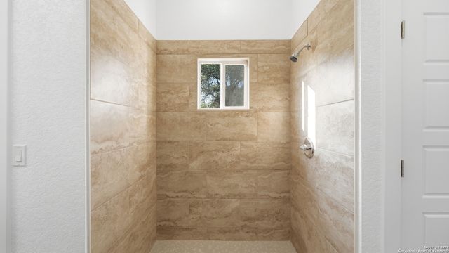 4606 Lee Way, Elmendorf, TX 78112