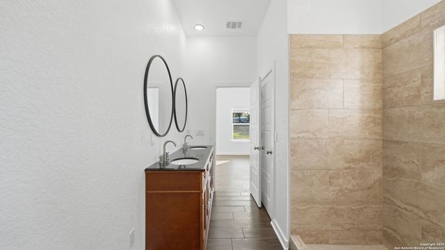 4606 Lee Way, Elmendorf, TX 78112