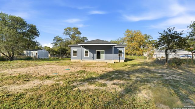 4606 Lee Way, Elmendorf, TX 78112