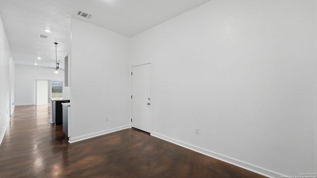 4606 Lee Way, Elmendorf, TX 78112