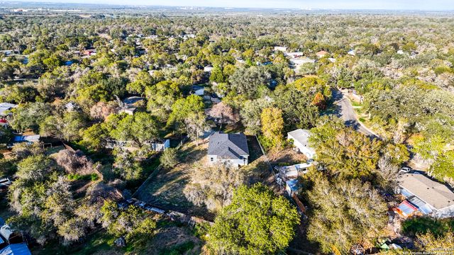 4606 Lee Way, Elmendorf, TX 78112
