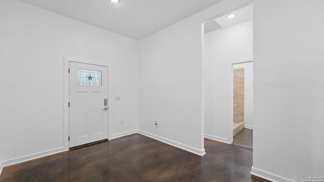 4606 Lee Way, Elmendorf, TX 78112