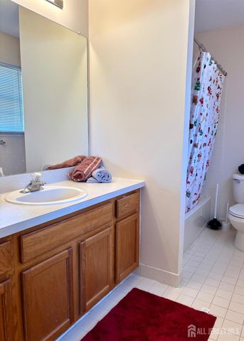 39 Rozalyn Lane, South Amboy, NJ 08879