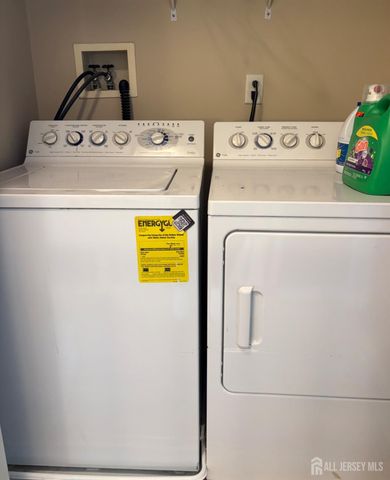 39 Rozalyn Lane, South Amboy, NJ 08879