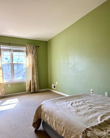 39 Rozalyn Lane, South Amboy, NJ 08879