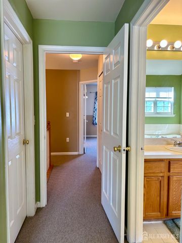 39 Rozalyn Lane, South Amboy, NJ 08879