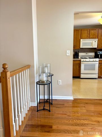 39 Rozalyn Lane, South Amboy, NJ 08879