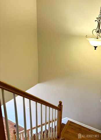 39 Rozalyn Lane, South Amboy, NJ 08879