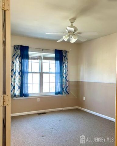 39 Rozalyn Lane, South Amboy, NJ 08879