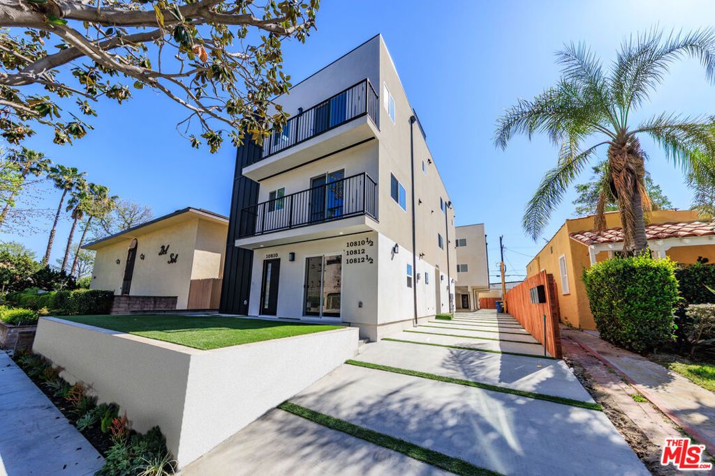 Image 1 of property listing at 10810 Hesby Street, North Hollywood, CA 91601