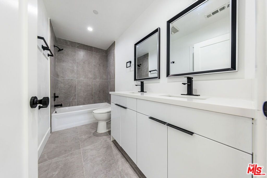 Image 10 of property listing at 10810 Hesby Street, North Hollywood, CA 91601