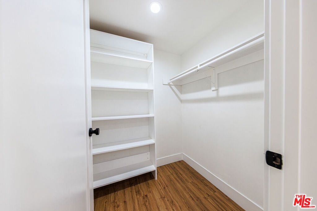 Image 11 of property listing at 10810 Hesby Street, North Hollywood, CA 91601