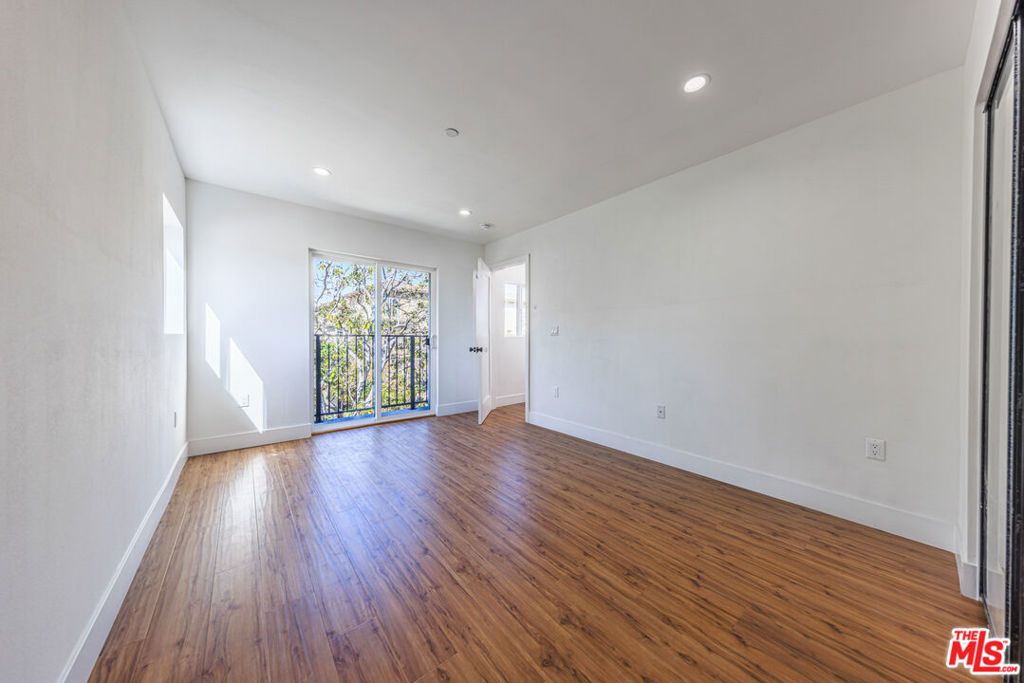 Image 12 of property listing at 10810 Hesby Street, North Hollywood, CA 91601
