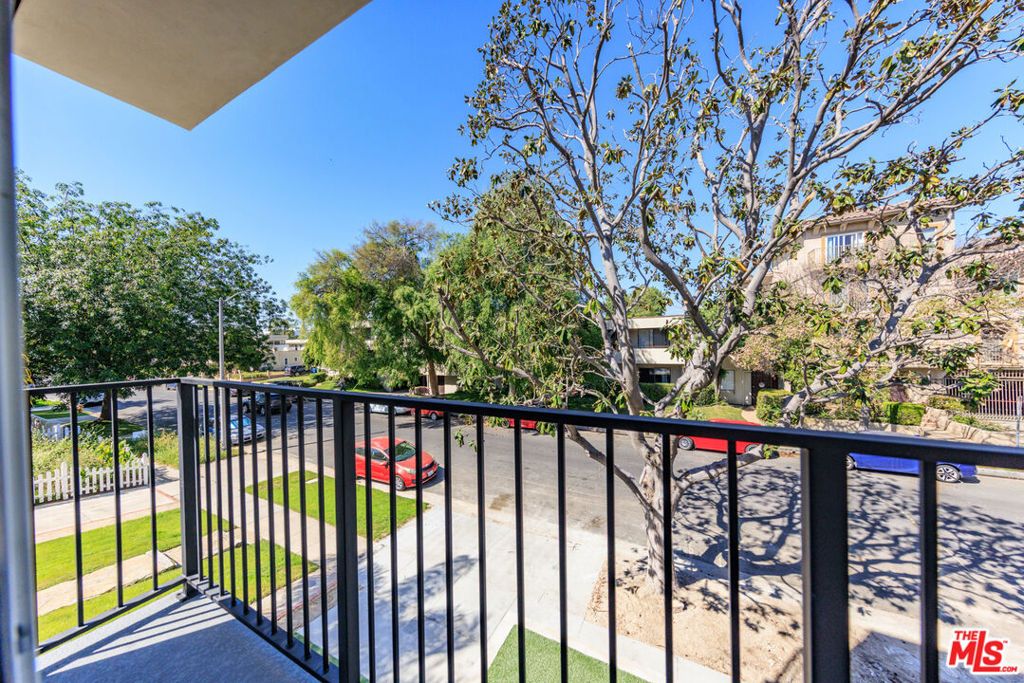 Image 13 of property listing at 10810 Hesby Street, North Hollywood, CA 91601