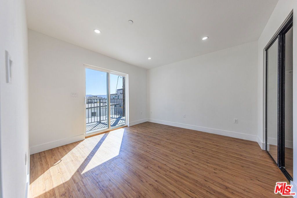 Image 18 of property listing at 10810 Hesby Street, North Hollywood, CA 91601