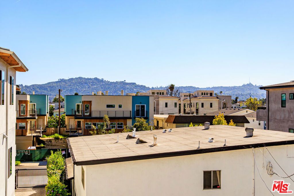 Image 20 of property listing at 10810 Hesby Street, North Hollywood, CA 91601