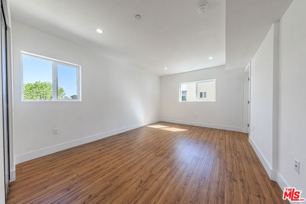 Image 31 of property listing at 10810 Hesby Street, North Hollywood, CA 91601