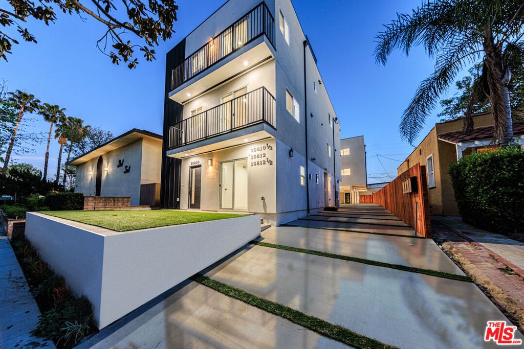Image 32 of property listing at 10810 Hesby Street, North Hollywood, CA 91601