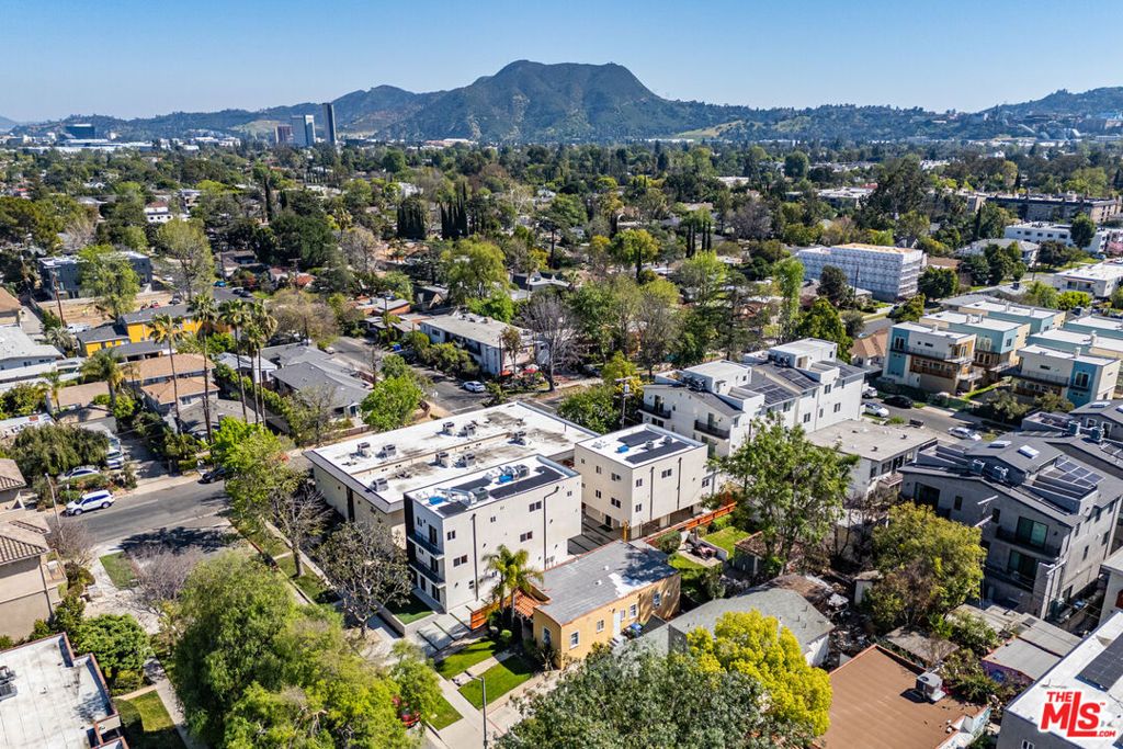 Image 33 of property listing at 10810 Hesby Street, North Hollywood, CA 91601