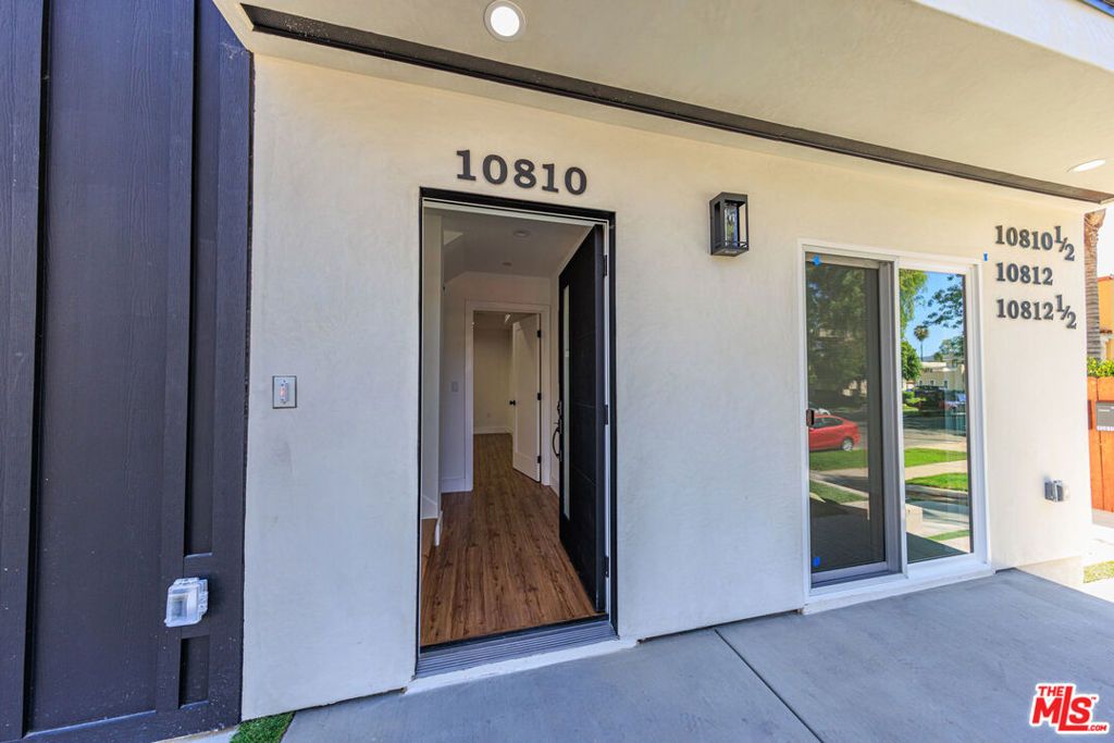 Image 6 of property listing at 10810 Hesby Street, North Hollywood, CA 91601