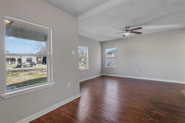 2613 Easter Avenue, Dallas, TX 75216