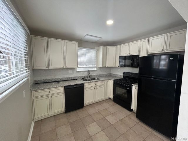 4472 BUCHANAN Avenue, Warren, MI 48092