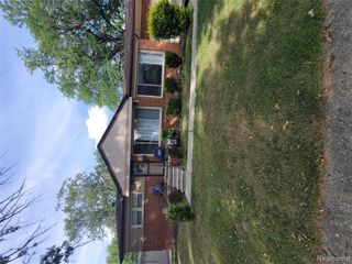20635 Woodside Street, Harper Woods, MI 48225