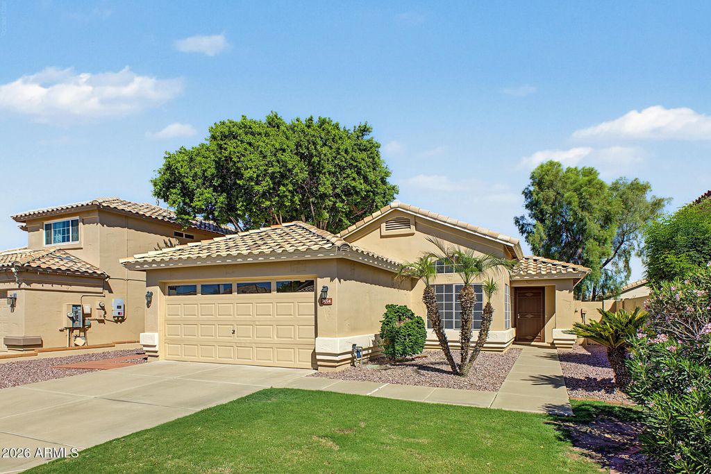 7454 W LOUISE Drive, Glendale, AZ 85310 — exterior