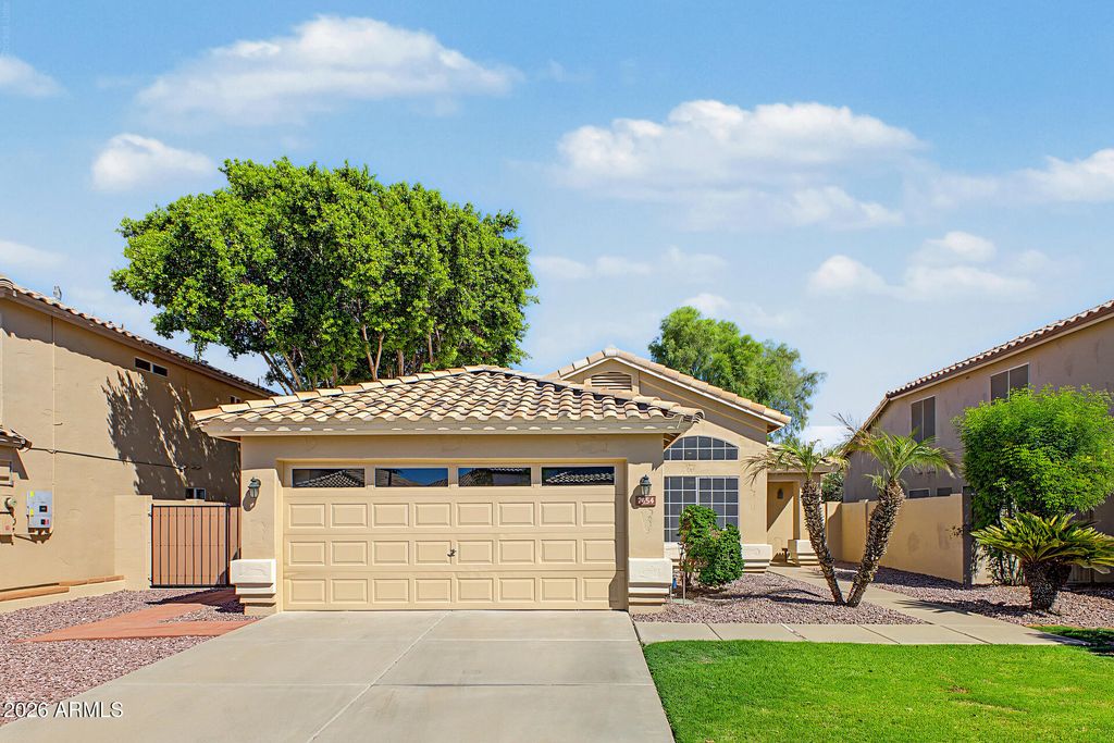 7454 W LOUISE Drive, Glendale, AZ 85310 — photo 2