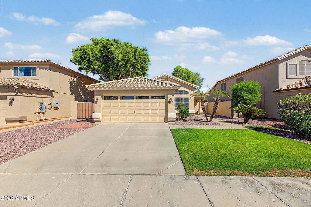 7454 W LOUISE Drive, Glendale, AZ 85310 — photo 3