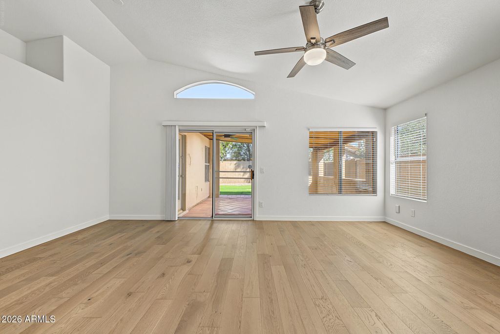 7454 W LOUISE Drive, Glendale, AZ 85310 — photo 5