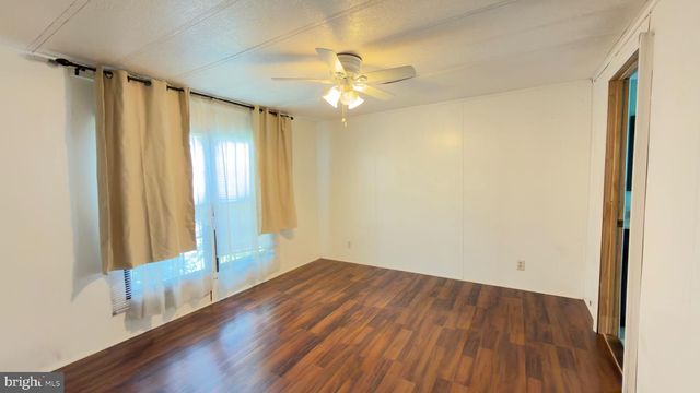 50 NESHAMINY FALLS CIR, North Wales, PA 19454
